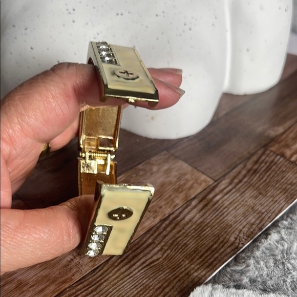 Cream and gold Square Bracelet - Picture 4 of 6